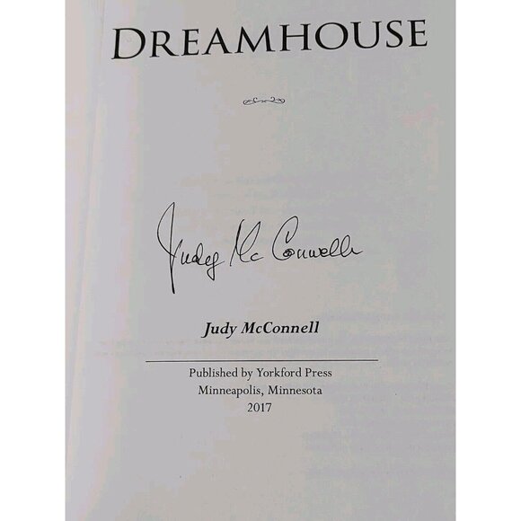 Dreamhouse Judy McConnell Paperback book SIGNED 9780692612101 - Picture 5 of 5